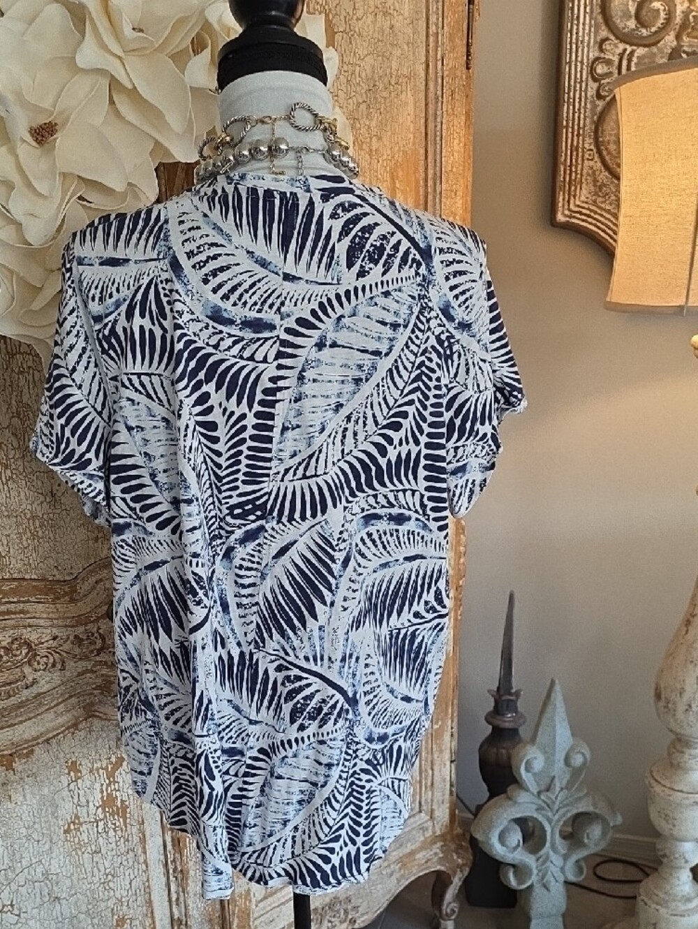 Tahari Navy and White Palm-Print V-Neck Tee - Picture 5 of 8